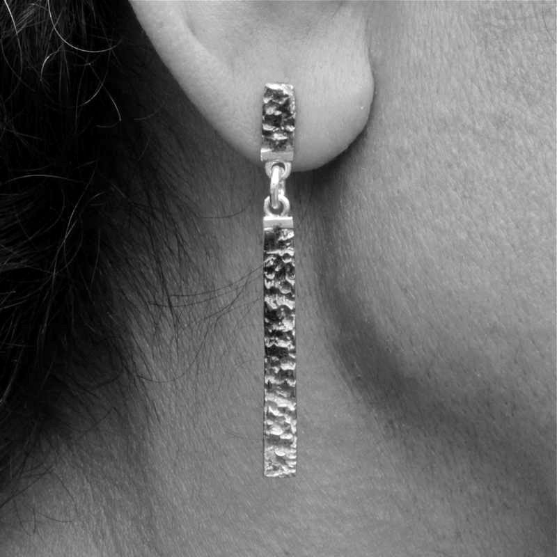 Pendiente rectángulo de dos piezas en plata de ley de color lila