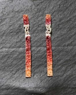 Pendiente rectangular en dos piezas de color rojo en plata