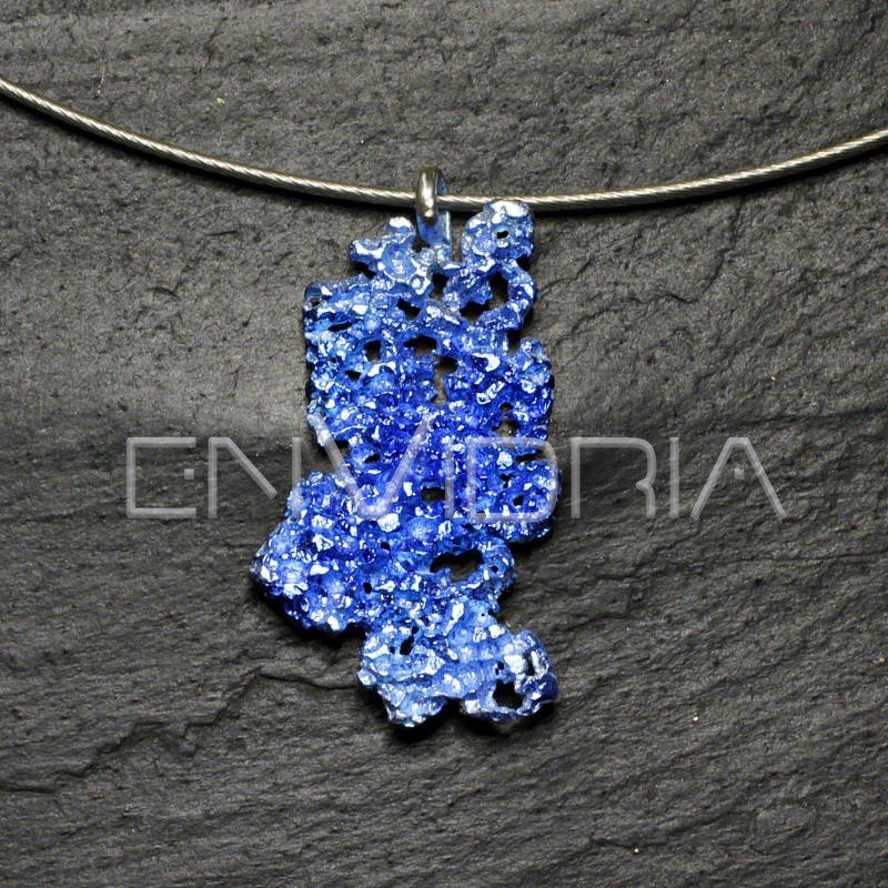 Colgante irregular en plata de ley de color azul
