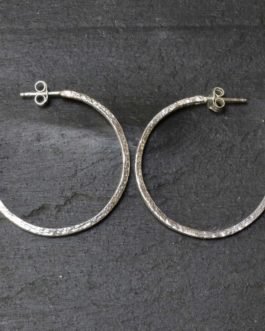 Pendiente aro grande o criolla de plata en color plata brillante