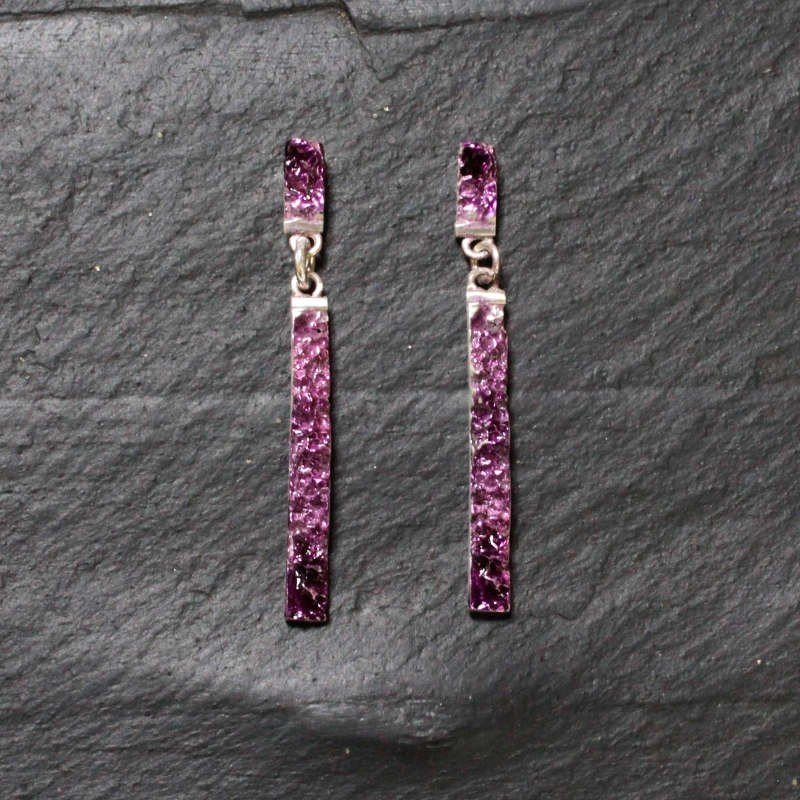 Pendiente rectángulo de dos piezas en plata de ley de color lila