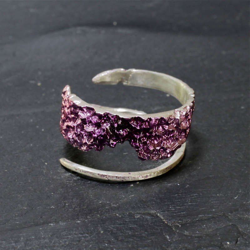 Anillo forma espiral en plata de ley de color lila