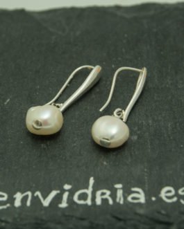 Pendiente de plata con perla de agua dulce cultivada