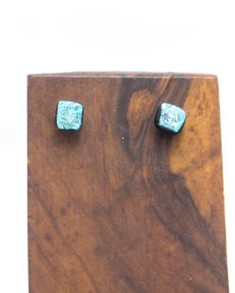 Pendientes pequeños de vidrio dicroico azul claro