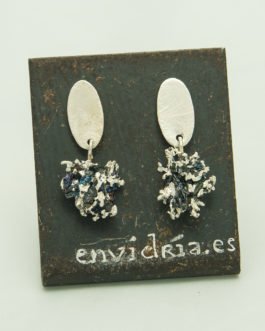 Pendientes largos de plata y mineral