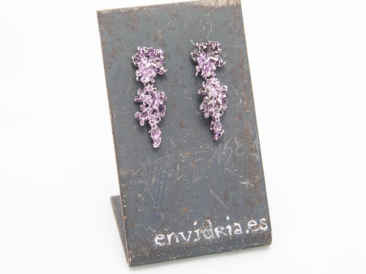 Pendientes de plata pigmentados en lila