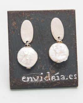 Pendientes de plata con perla cultivada de forma plana