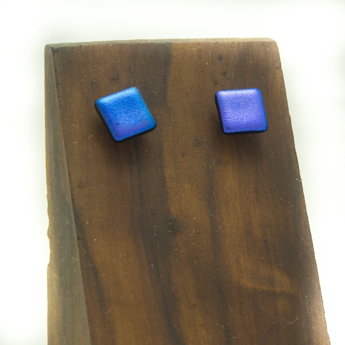 Pendientes en color azul cuadrados vidrio dicroico y plata - Imagen 2